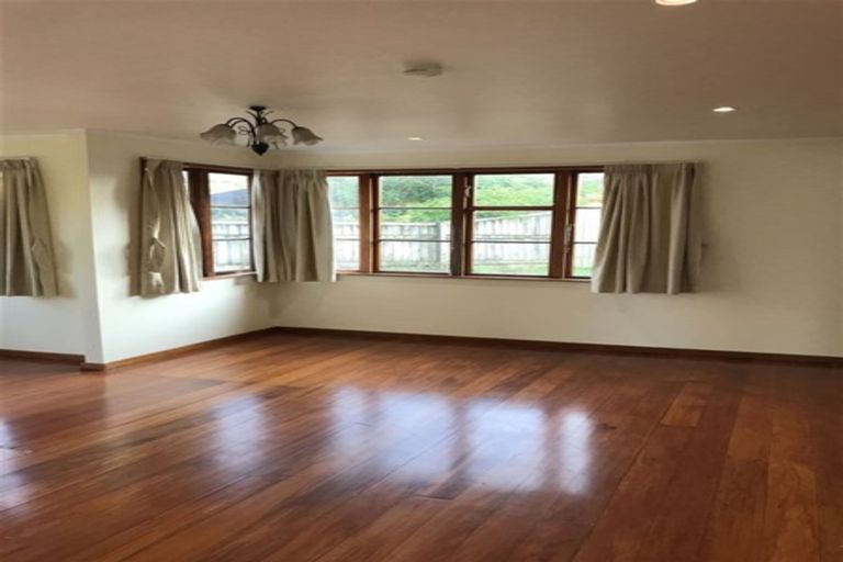 Photo of property in 11 Ramwall Place, Weymouth, Auckland, 2103