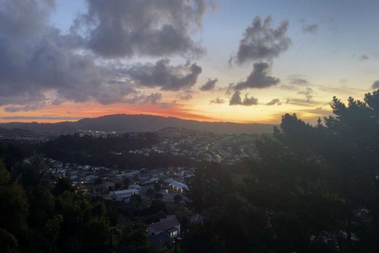 Photo of property in 22 Cleat Street, Whitby, Porirua, 5024