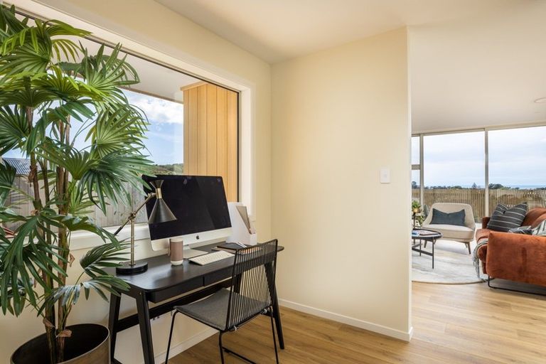 Photo of property in 9a Lemont Place, Westown, New Plymouth, 4310