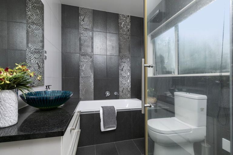 Photo of property in 6 Mural Place, Greenhithe, Auckland, 0632