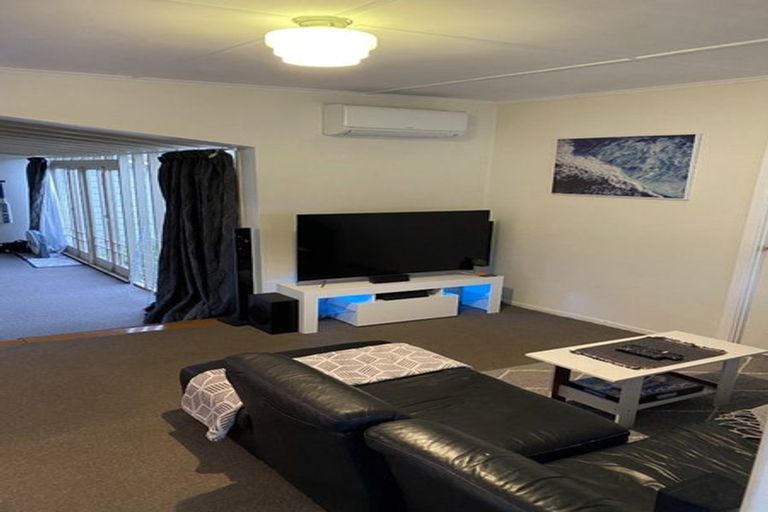 Photo of property in 1289a Whangaparaoa Road, Army Bay, Whangaparaoa, 0930