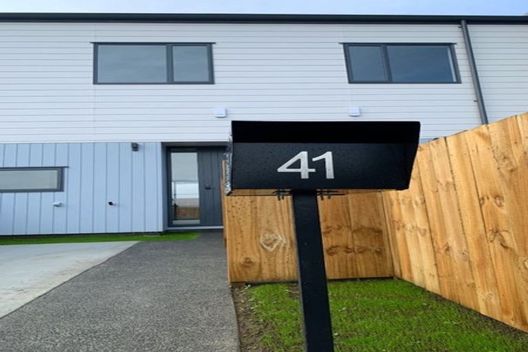 Photo of property in 41 Clay Works Lane, New Lynn, 0600