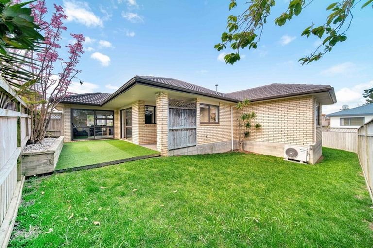 Photo of property in 8 Lamia Place, The Gardens, Auckland, 2105