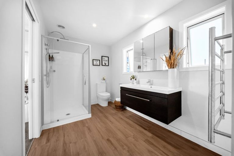 Photo of property in 28a Torkar Road, Clarks Beach, 2122