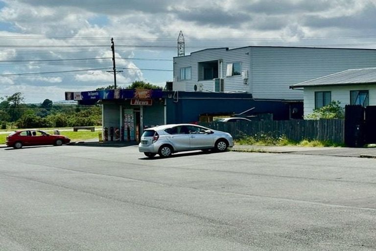 Photo of property in 11 Barrys Road, Glendene, Auckland, 0602