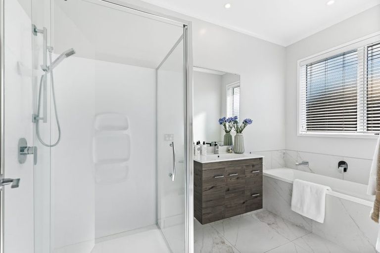 Photo of property in 5 Aro Mato Place, Huapai, Kumeu, 0810