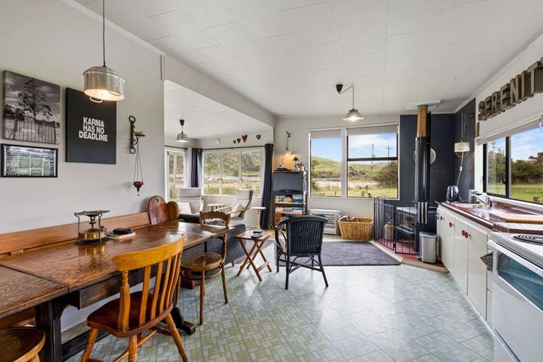 Photo of property in 5 Lakeside Road, Hinahina, Owaka, 9586