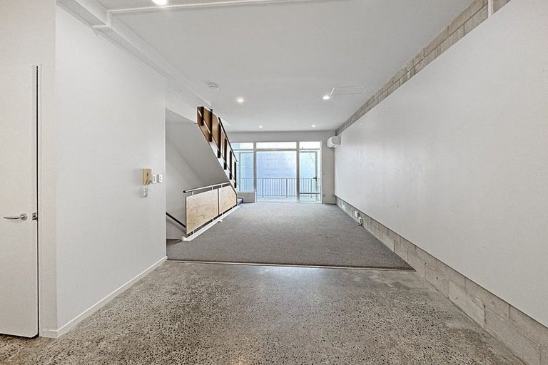 Photo of property in Mondrian Townhouses, 9/24 Hanson Street, Mount Cook, Wellington, 6021