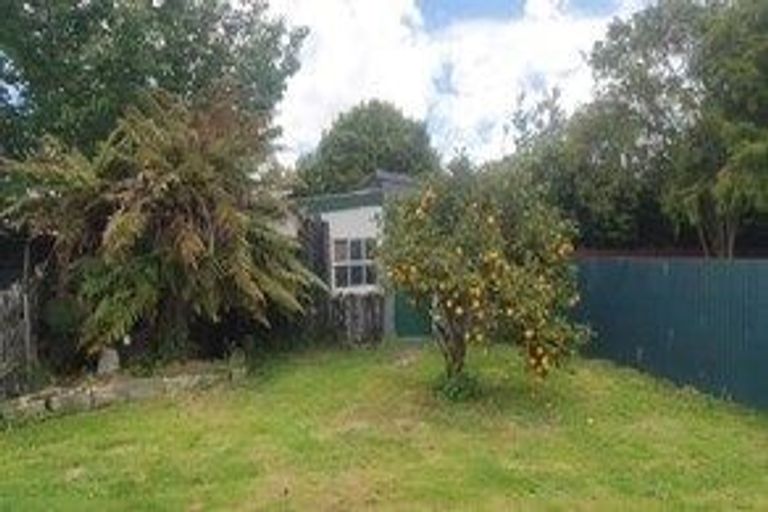 Photo of property in 24 Brassey Street, Waverley, 4510