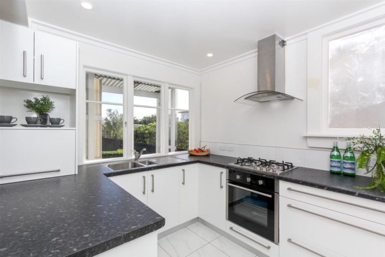 Photo of property in 22 Bulteel Street, New Plymouth, 4310