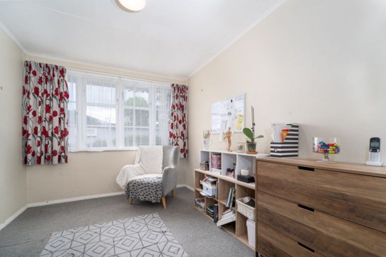 Photo of property in 16 Kummer Crescent, Masterton, 5810