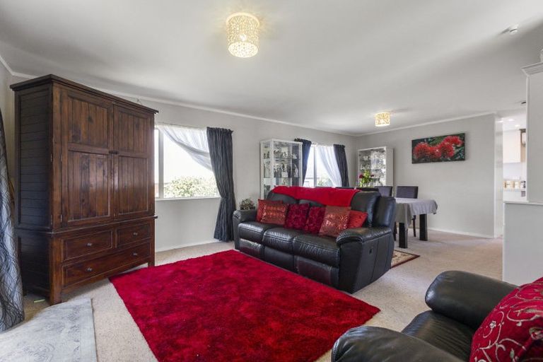 Photo of property in 27 Brookesmith Drive, Waiuku, 2123