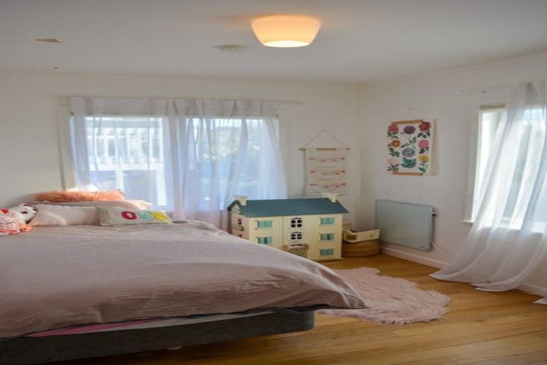 Photo of property in 11 Kamara Road, Glen Eden, Auckland, 0602