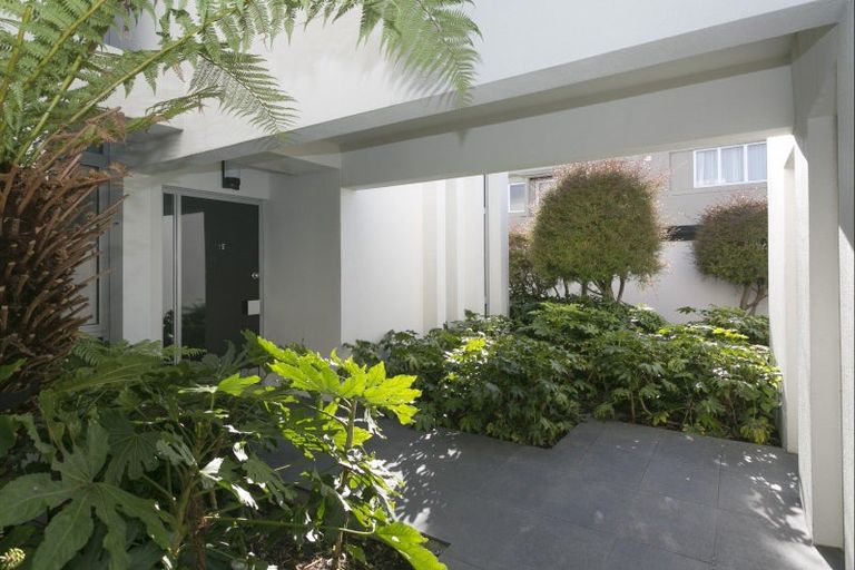 Photo of property in 1/225 Lake Terrace, Waipahihi, Taupo, 3330