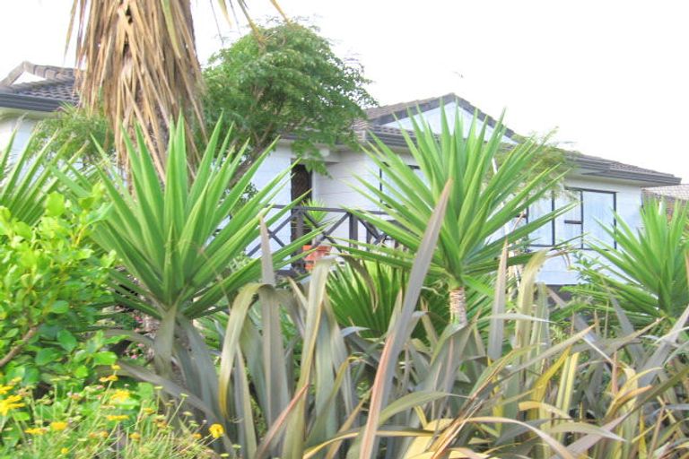 Photo of property in 2/1 Sandgate Avenue, Botany Downs, Auckland, 2010