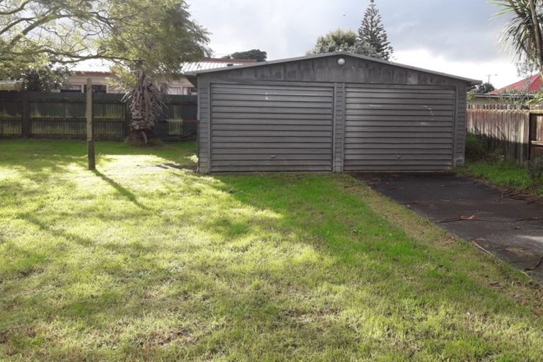 Photo of property in 24 Freyberg Avenue, Papatoetoe, Auckland, 2104