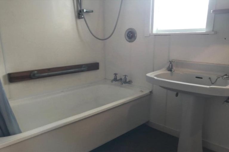 Photo of property in 221 Mangorei Road, Merrilands, New Plymouth, 4312