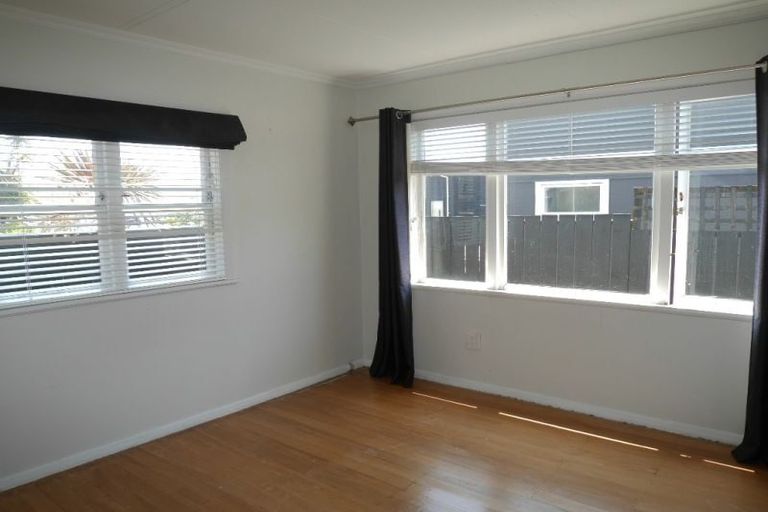Photo of property in 1 Toru Road, Paraparaumu Beach, Paraparaumu, 5032