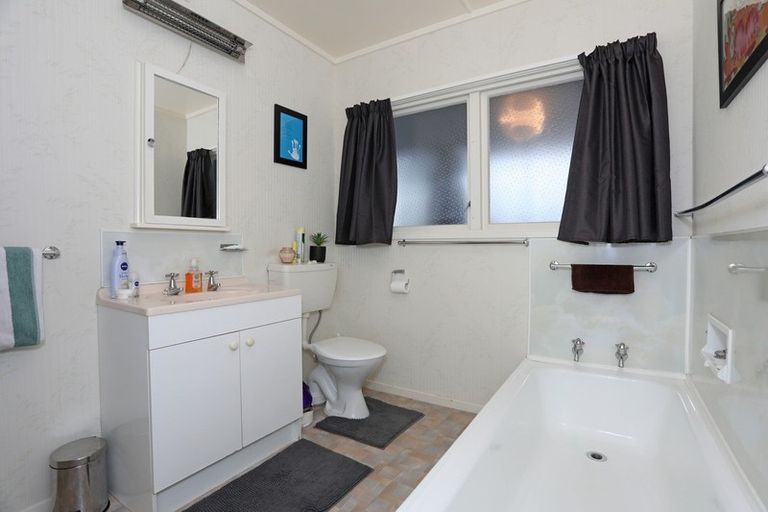 Photo of property in 12 Totara Street, Marton, 4710