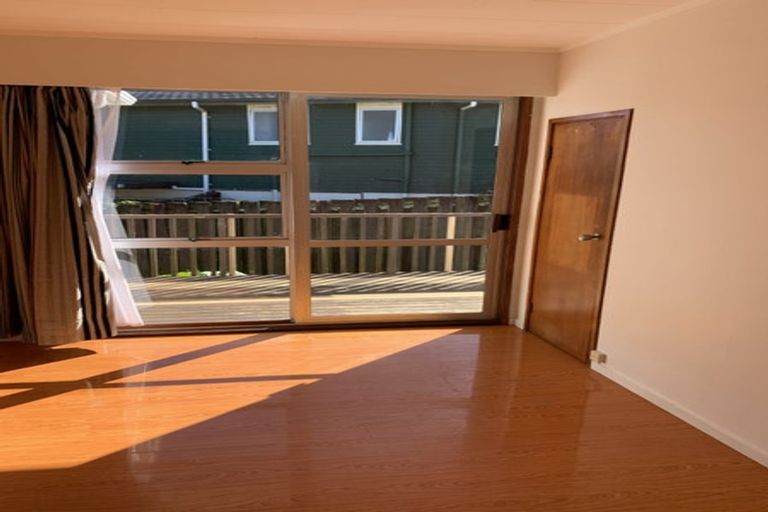 Photo of property in 17 Salamanca Road, Sunnynook, Auckland, 0620