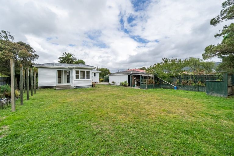 Photo of property in 83 Brandon Street, Featherston, 5710