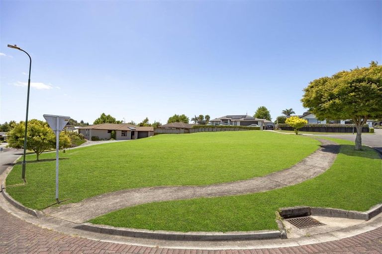 Photo of property in 6/675 Swanson Road, Swanson, Auckland, 0612