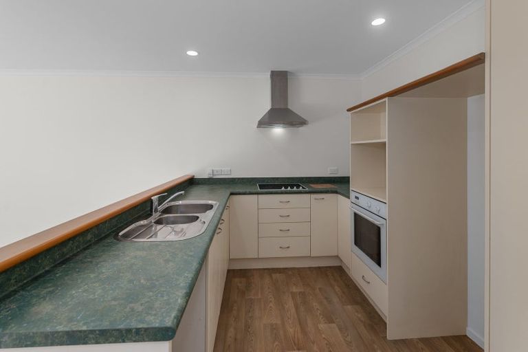 Photo of property in 3 Regents Park Place, Westgate, Auckland, 0614