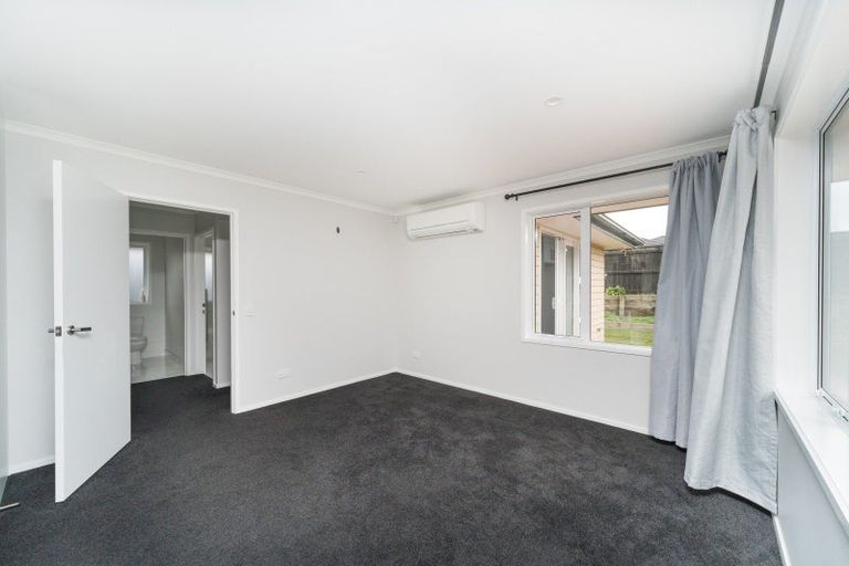 Photo of property in 9 Mediterranean Grove, Fitzherbert, Palmerston North, 4410