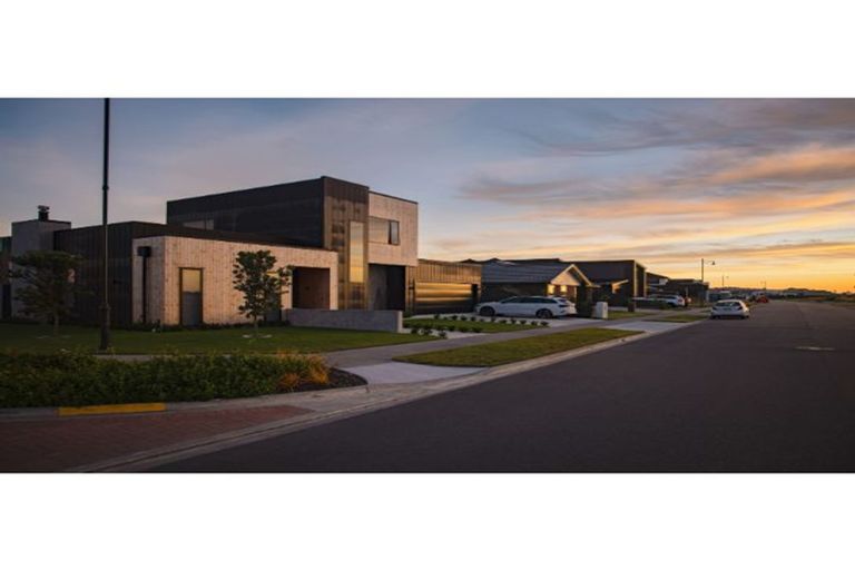 Photo of property in 13 Tutira Place, Poraiti, 4112