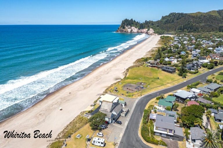 Photo of property in 18 Ross Place, Whiritoa, Whangamata, 3691