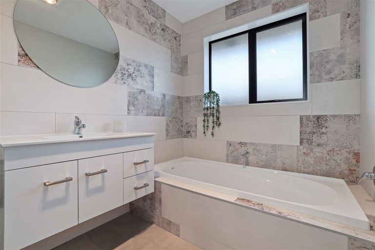 Photo of property in 12 Whincops Road, Halswell, Christchurch, 8025