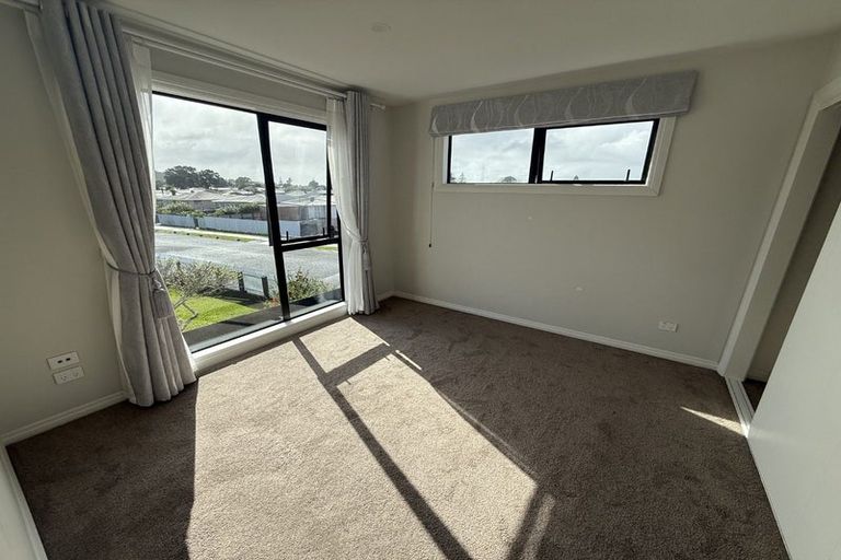 Photo of property in 2e Convair Crescent, Mangere, Auckland, 2022