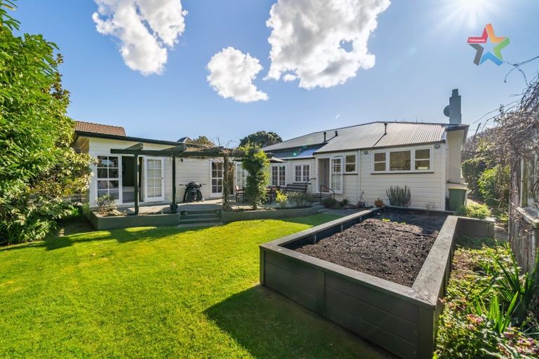 Photo of property in 18 Hautana Square, Woburn, Lower Hutt, 5010