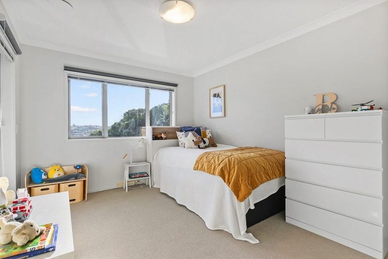 Photo of property in 16 Ted Gilberd Place, Newlands, Wellington, 6037