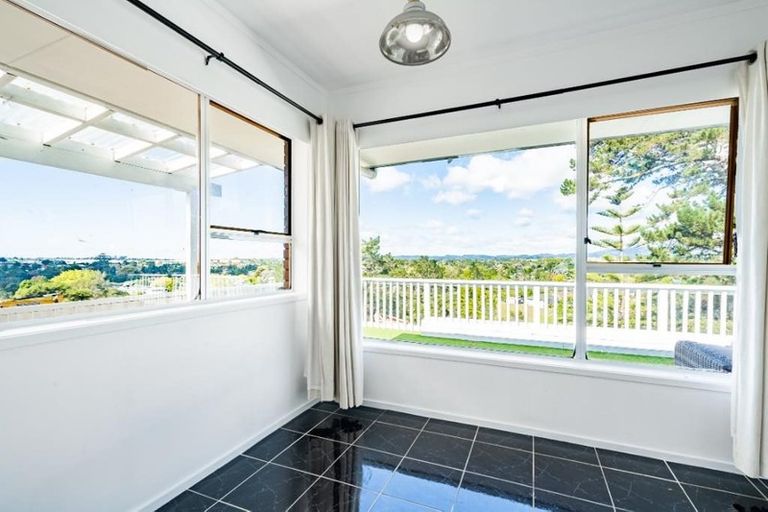 Photo of property in 62 Chorley Avenue, Massey, Auckland, 0614