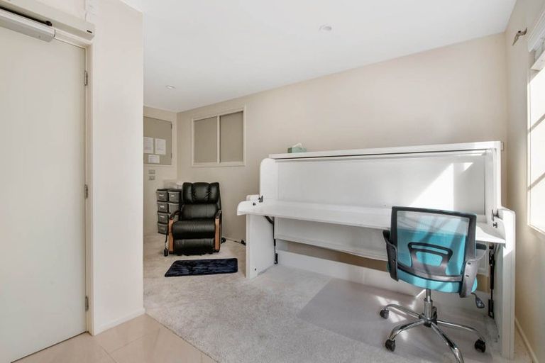 Photo of property in 24 Parkwood Crescent, Gulf Harbour, Whangaparaoa, 0930