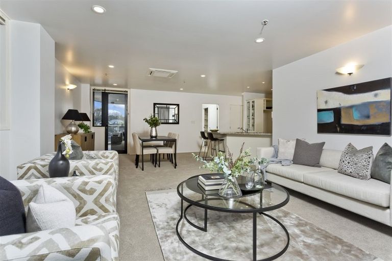 Photo of property in 4d/171 Hurstmere Road, Takapuna, Auckland, 0622