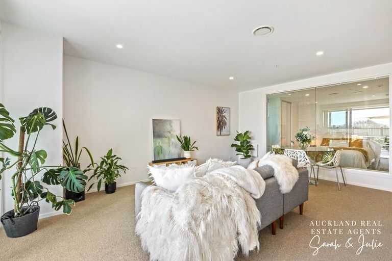 Photo of property in 205/8 Waikumete Road, Glen Eden, Auckland, 0602