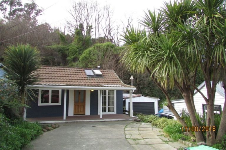 Photo of property in 36 Hawkhurst Road, Lyttelton, 8082