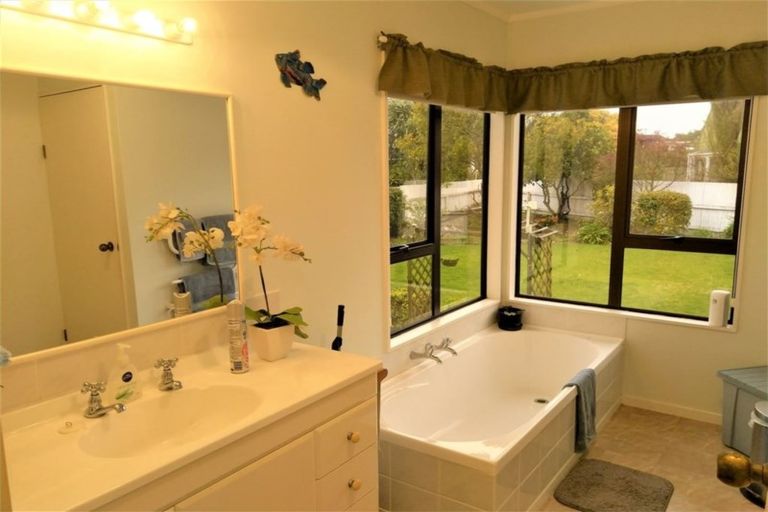 Photo of property in 82 Torkar Road, Clarks Beach, 2122