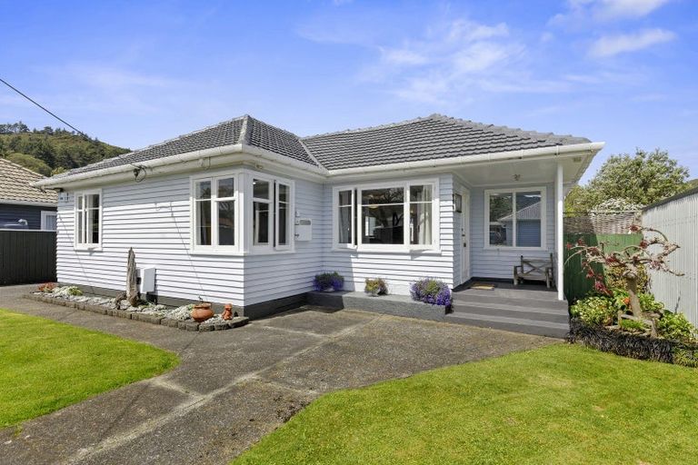 Photo of property in 17 Burden Avenue, Wainuiomata, Lower Hutt, 5014
