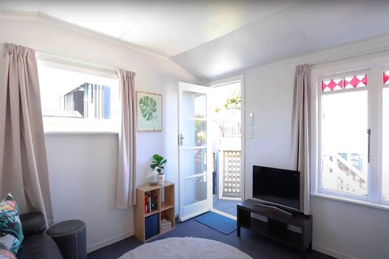 Photo of property in 71 Golf Road, New Lynn, Auckland, 0600