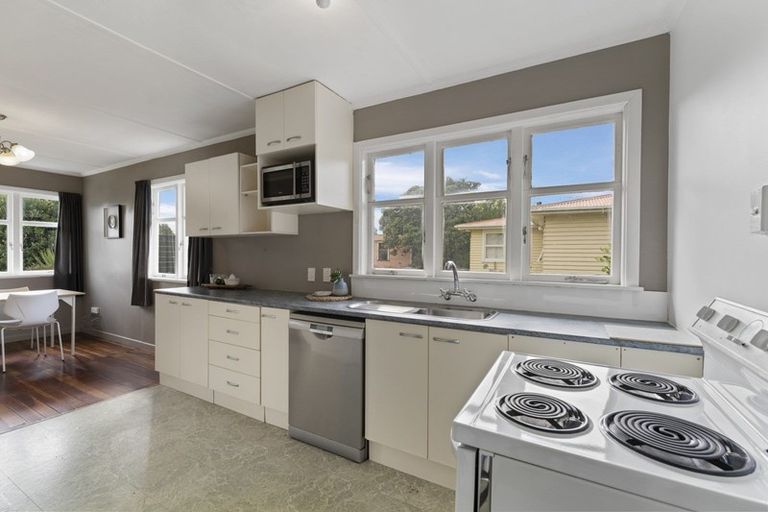 Photo of property in 29 Manuka Street, Otaki Beach, Otaki, 5512