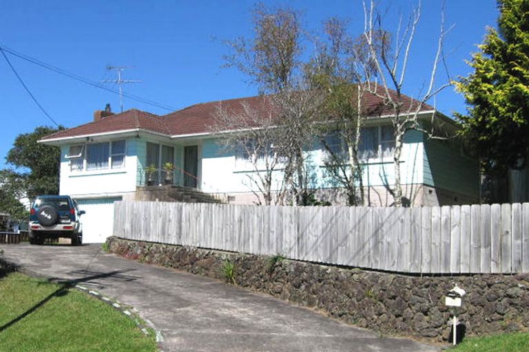 Photo of property in 27 Divich Avenue, Te Atatu South, Auckland, 0610