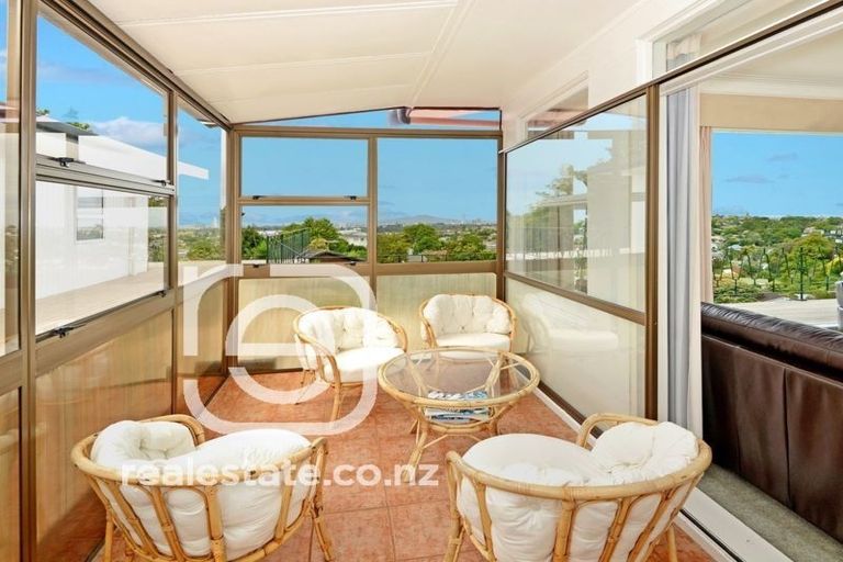 Photo of property in 21 Marlborough Avenue, Glenfield, Auckland, 0629