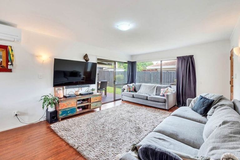 Photo of property in 3/98 Roberts Road, Te Atatu South, Auckland, 0610