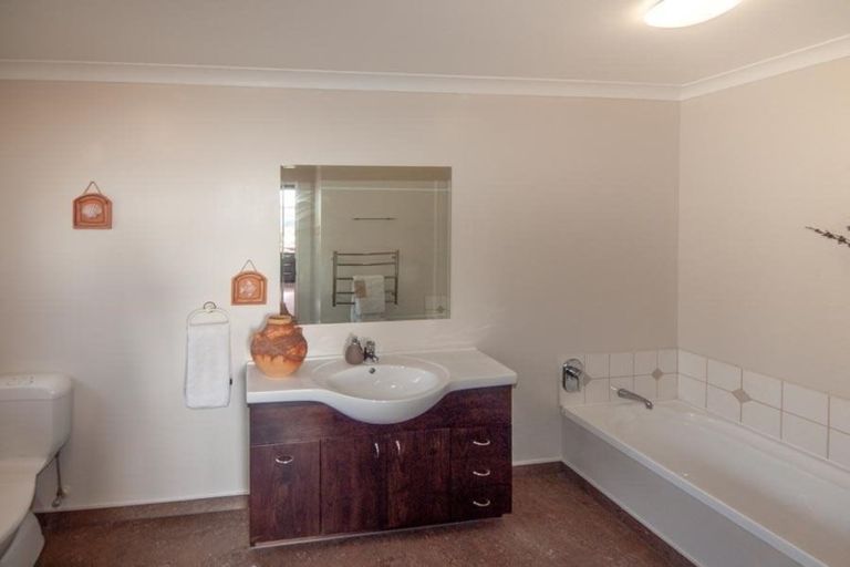 Photo of property in 6 Halewood Grove, Churton Park, Wellington, 6037