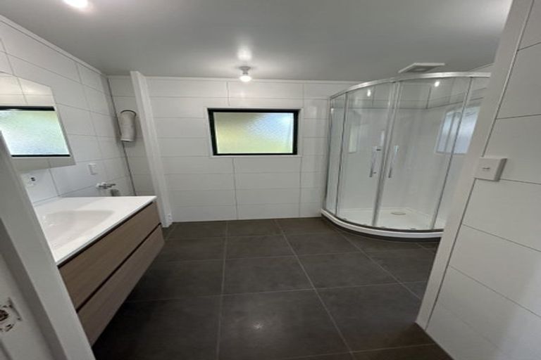 Photo of property in 58 Rauhuia Crescent, Parau, Auckland, 0604