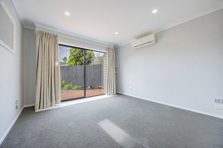 Photo of property in 56 Lothian Brae, Wattle Downs, Auckland, 2103