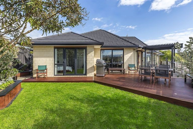 Photo of property in 10 Astronomer Place, Whitby, Porirua, 5024